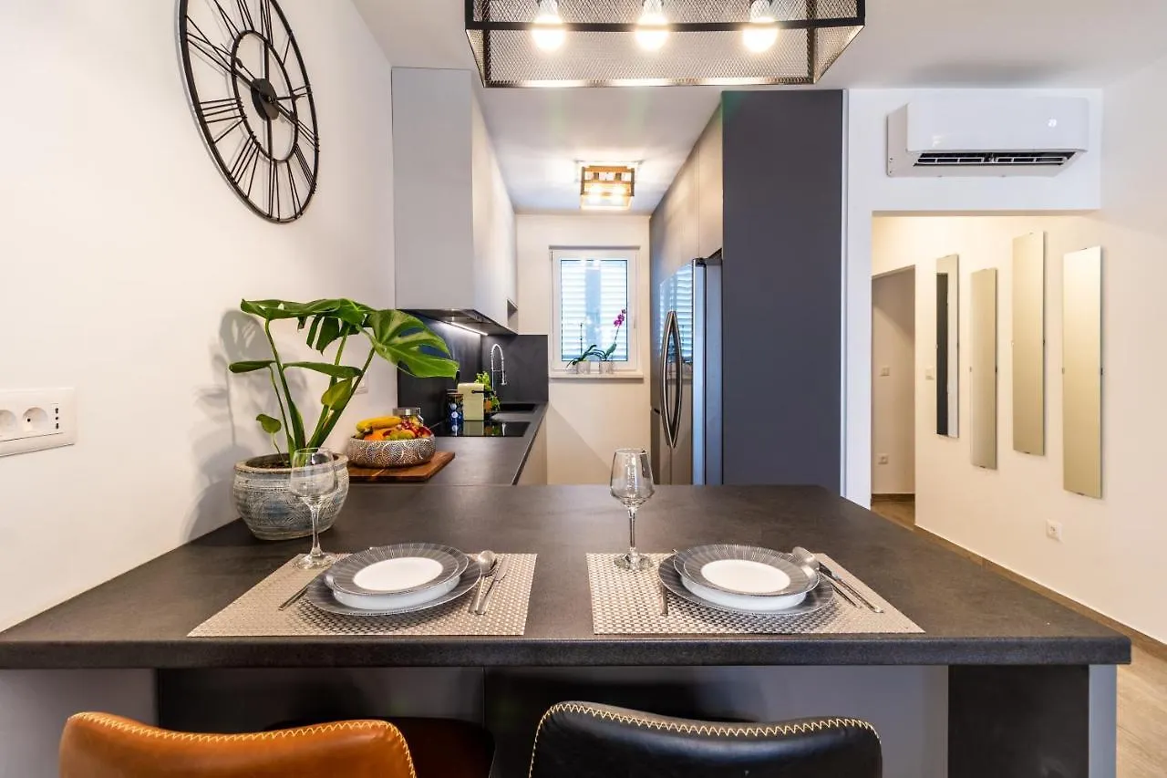 The One Apartment Split
