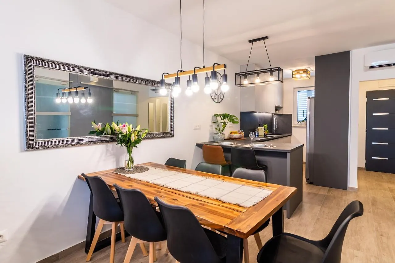 The One Apartment Split