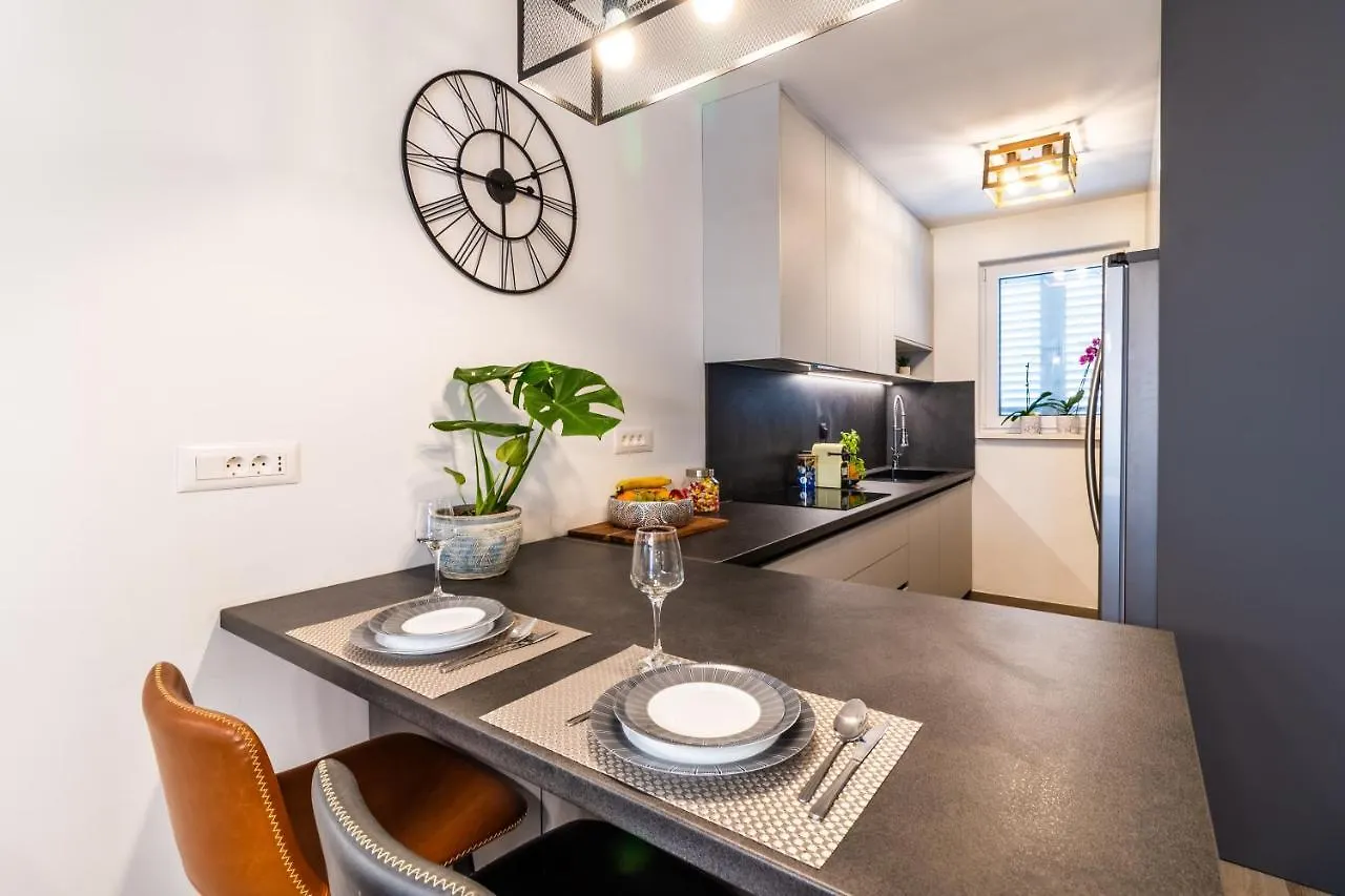 The One Apartment Split