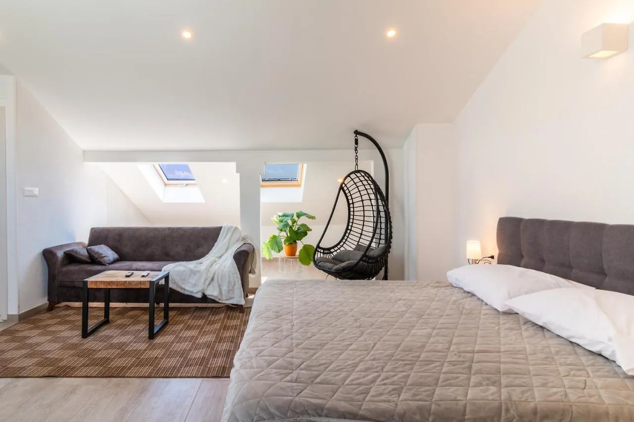 The One Apartment Split