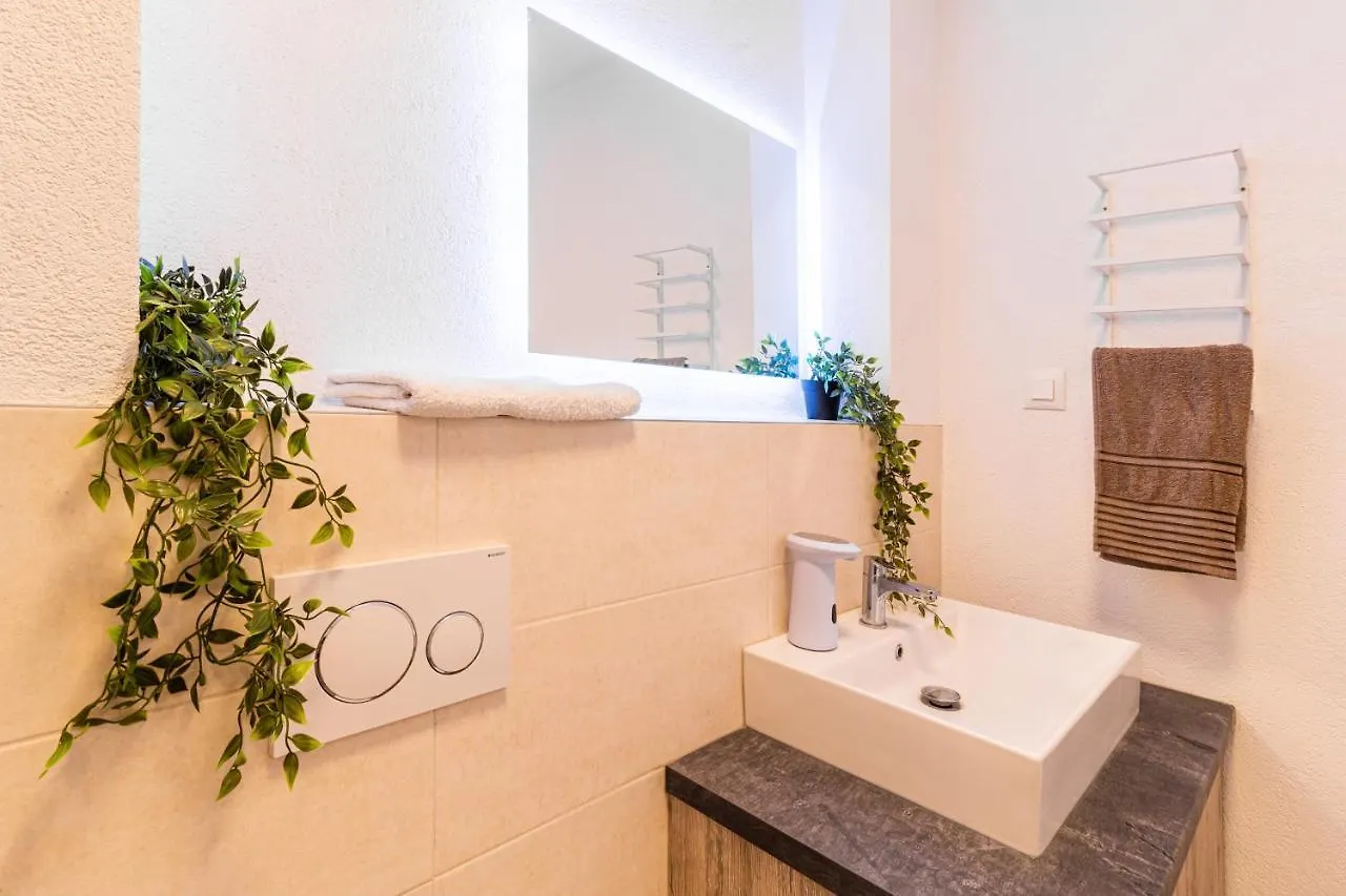 The One Apartment Split