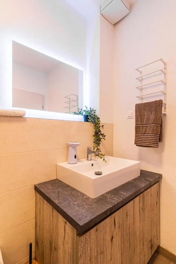 The One Apartment Split